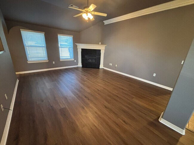 Building Photo - Fall Into Your New Home! 3 Bed, 2 Bath in Springdale Available November