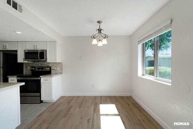 Building Photo - Charming 2BR Condo in Phoenix