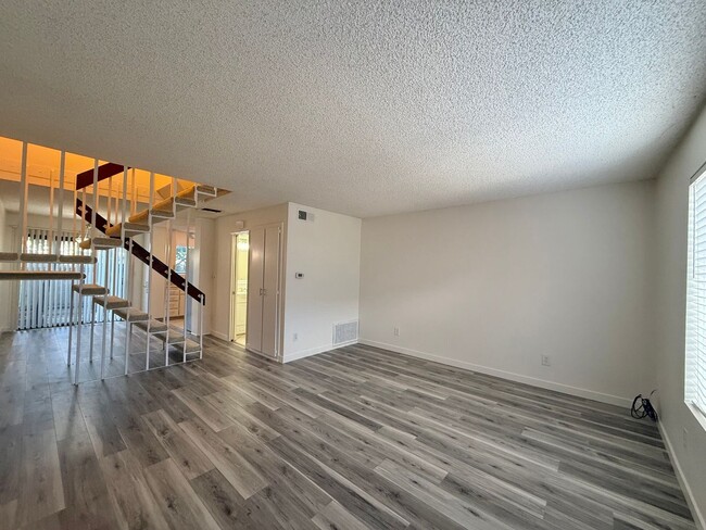 Building Photo - 2 Bedroom Townhome in Fletcher Hills! Wate...