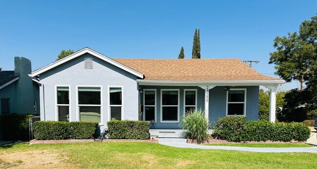Primary Photo - 24588 University Ave