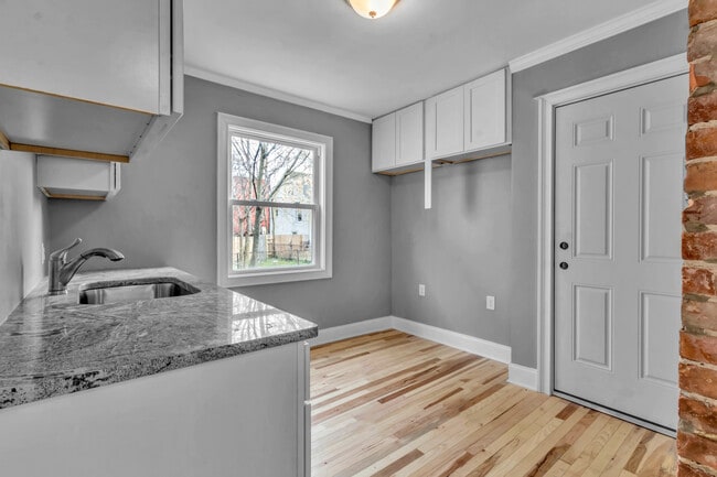 Building Photo - 76 Garner Ave