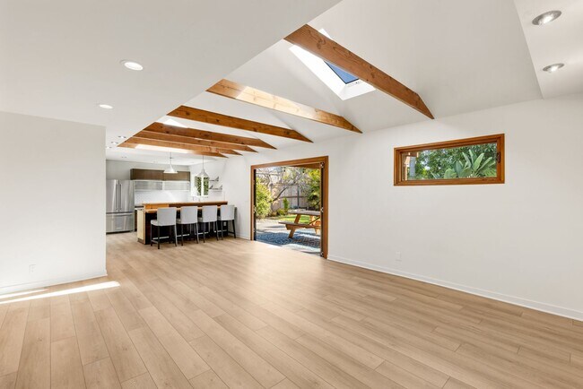 Building Photo - Charming Cardiff-by-the-Sea Cottage - Spacious, Great Neighborhood