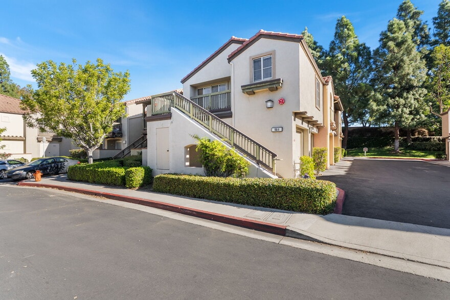 Building Photo - 155 N Cross Creek Rd