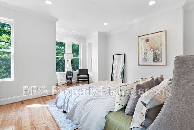 Building Photo - 1037 5th St NE