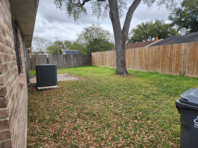 Building Photo - 17307 S Yorkglen Dr