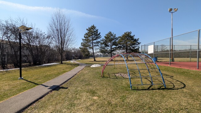 Building Photo - 424 Mallard Dr