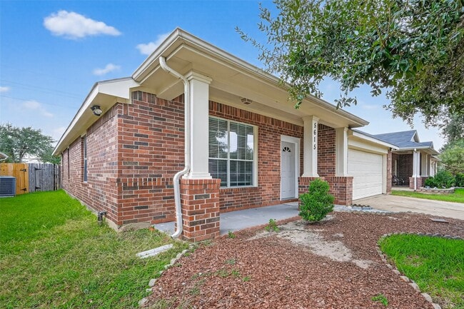 Building Photo - 5615 Brookhollow Oaks Trail