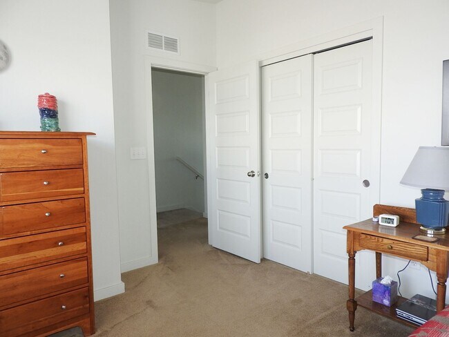 Building Photo - 2422 Uinta St