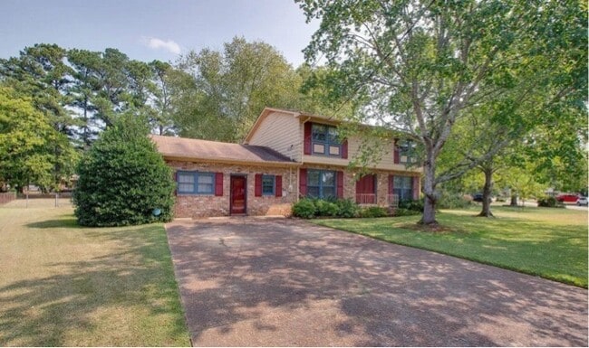 Building Photo - 11207 Crestfield Dr SE