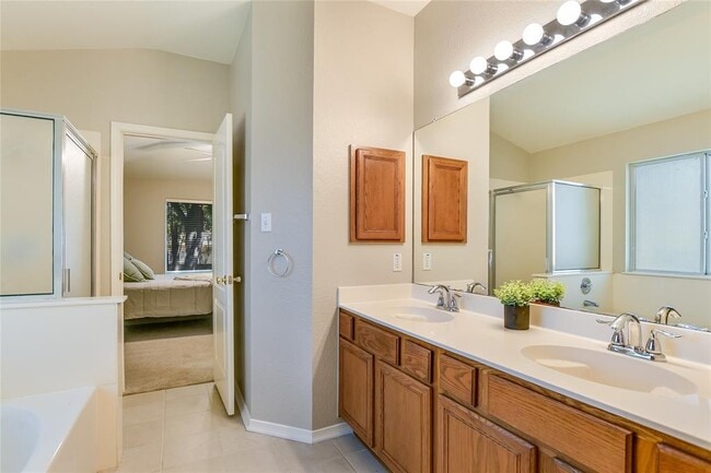 Building Photo - 1301 Canna Lily Ln