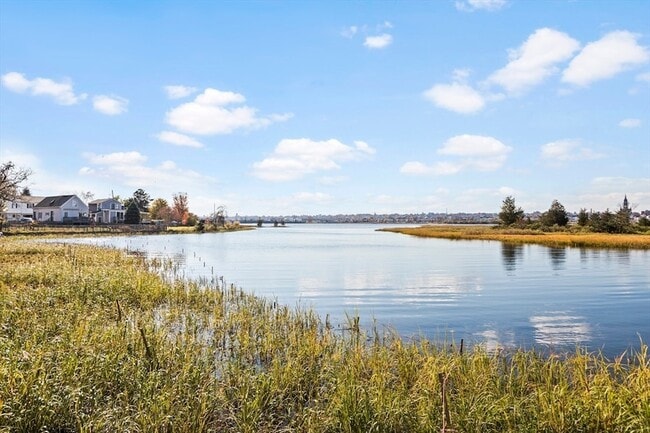 Building Photo - 119 Sycamore St