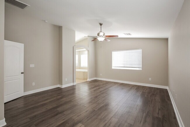 Building Photo - 425 Orchid Oasis Ave