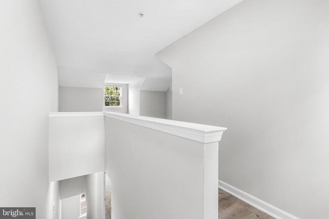 Building Photo - 238 E Gay St