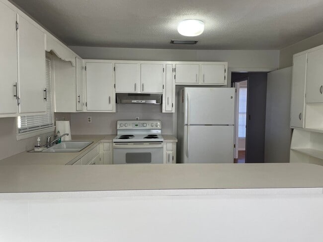 Building Photo - Charming Winter-Ready Home – Yours for $1,825/mo