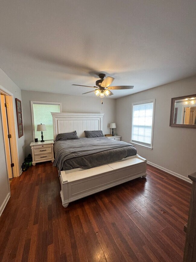 Building Photo - Country living on the outskirts of Nashville with 4 large beds, 2 baths, a bonus room and over an...