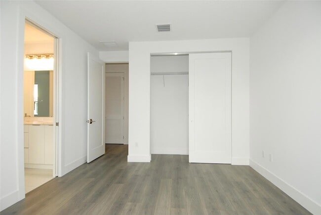 Building Photo - 1421 SW 23rd Ct