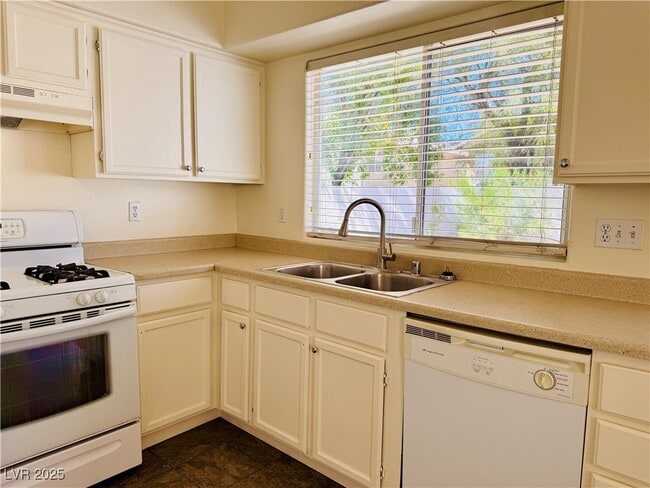Building Photo - 9016 Dolente Ave