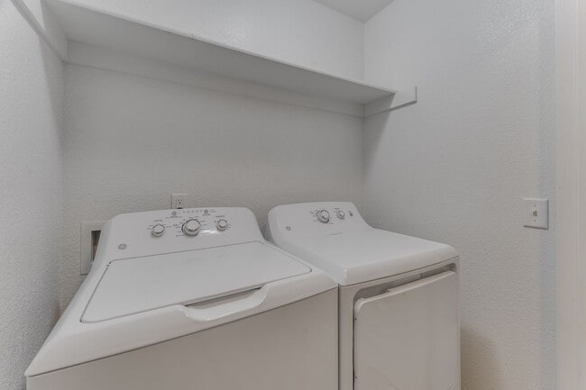 Building Photo - 1348 N Corsica Dr