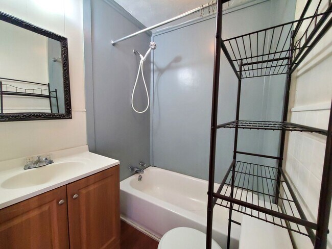 Building Photo - 485 Old Hwy 90 W, #31 Vidor, TX 77662