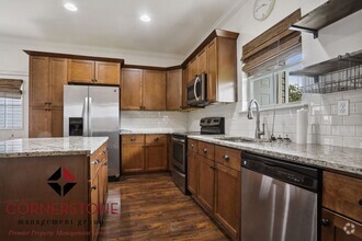Building Photo - Cozy Cottage in the Heart of Gonzales!