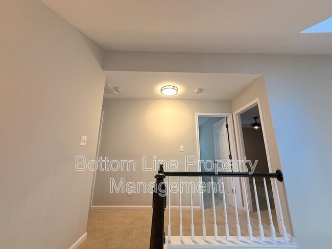 Building Photo - 2321 Heathershire Ln