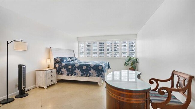 Building Photo - 3430 Galt Ocean Dr