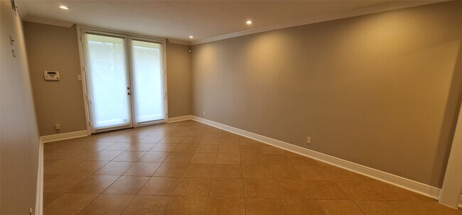 Building Photo - 3300 Yorktown St