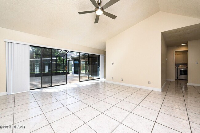 Building Photo - 4 Baywood Dr