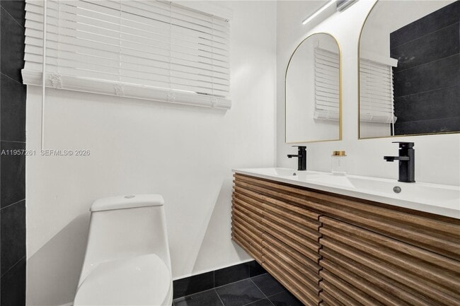 Building Photo - 51 NE 56th Ct