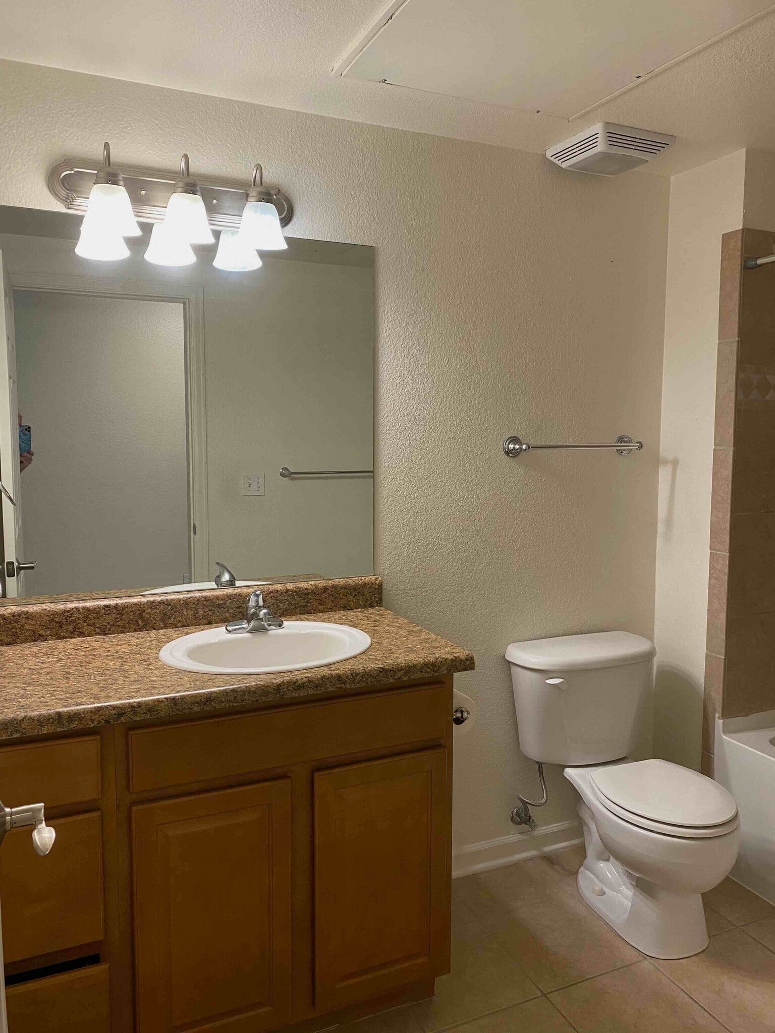 BATH - 1212 Walnut Ave