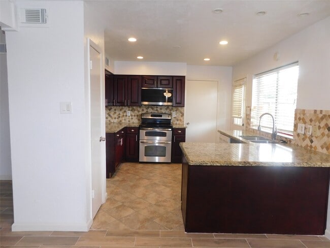 Building Photo - 2754 Quarry Hill Rd