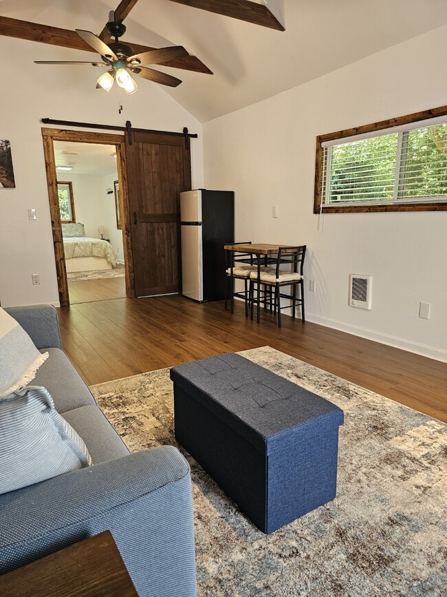 Building Photo - 1310 18th St NE