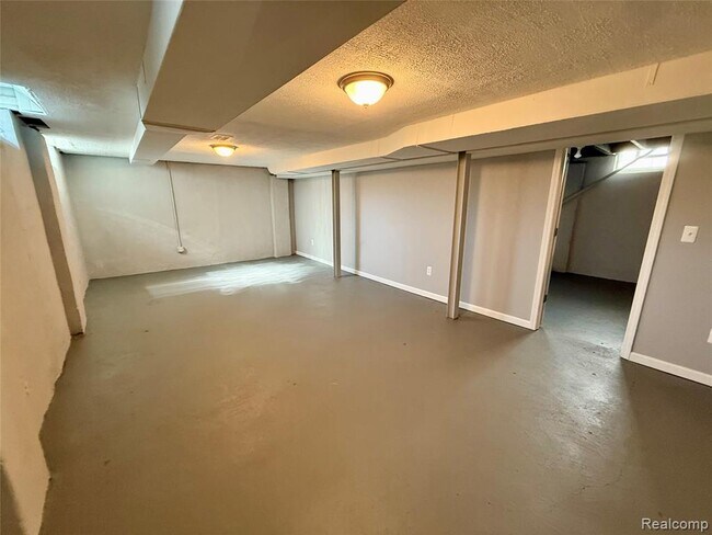Building Photo - 1010 Larkmoor Blvd