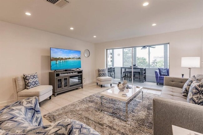 Building Photo - 1255 E Peppertree Dr