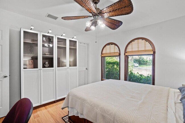 Building Photo - 2598 NW 27th St