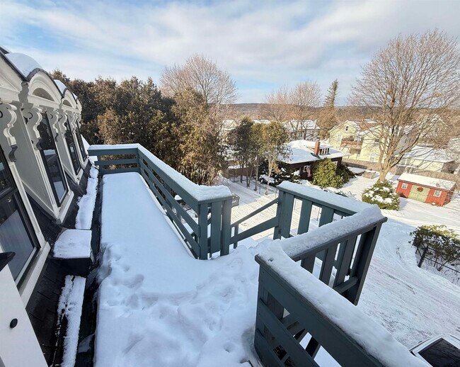 Building Photo - 79 Pine St