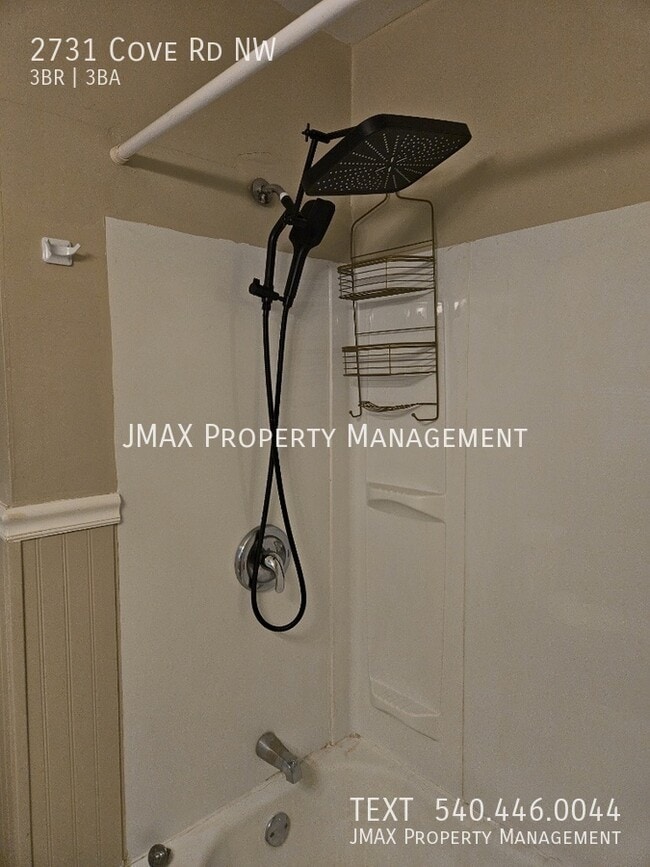 Building Photo - 2731 Cove Rd