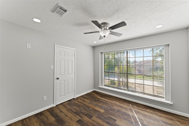 Building Photo - 4826 Brooklawn Dr