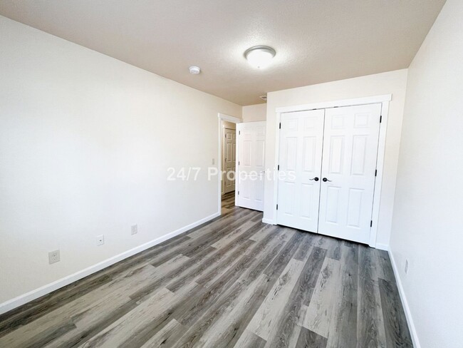 Building Photo - 3 BD | 2.5BA + HUGE Bonus Room & Office! *...