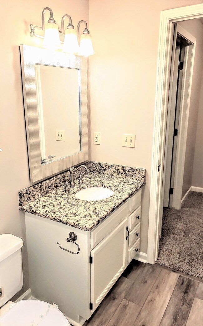 Building Photo - 6509 Blossomwood Cir NE