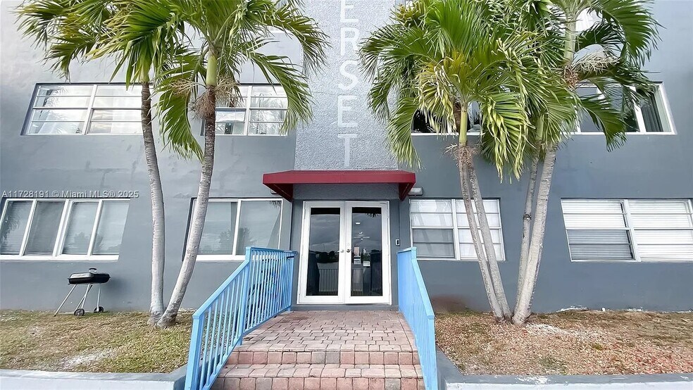 Building Photo - 1060 Crystal Lake Dr