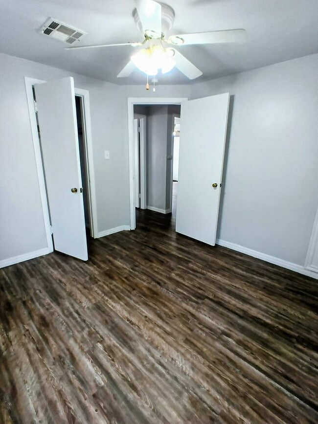 Building Photo - Epperly Heights School- FIRST FULL MONTH F...