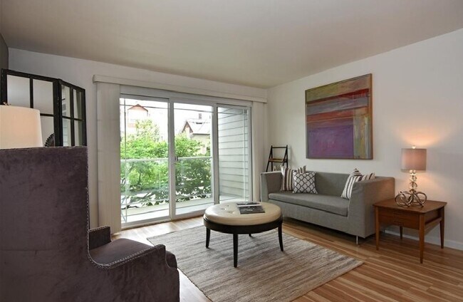 Building Photo - Bright & Stylish 2BD Condo in Prime Ballar...