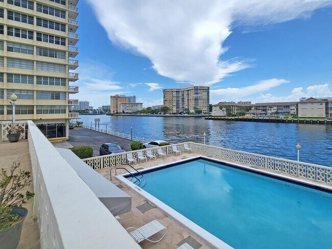 Building Photo - 1825 S Ocean Dr