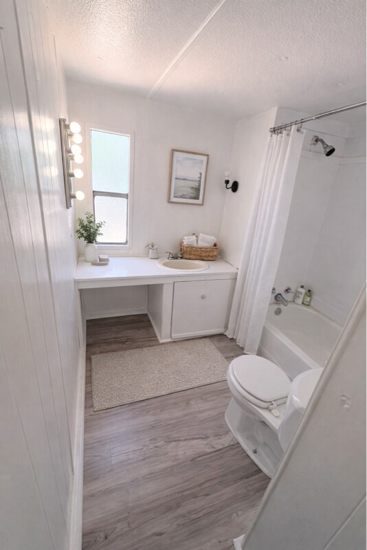 Building Photo - 215 Weeks Rd