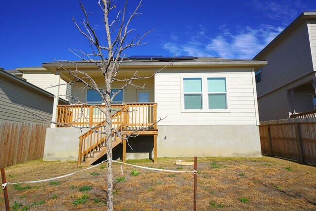 Building Photo - Like-New Home in Applewood Neighborhood. Realtor Commission: $600