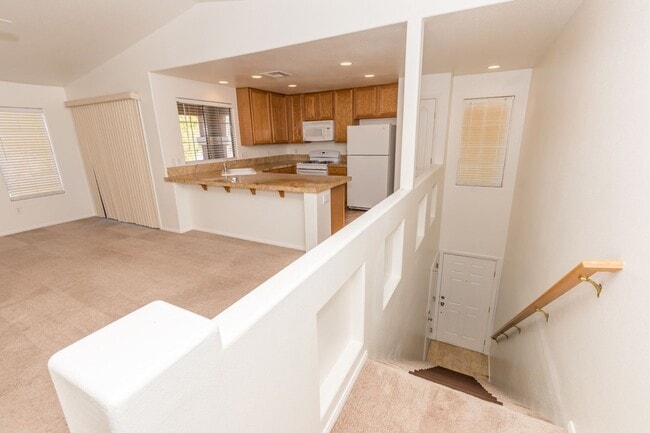 Building Photo - Available! 2 Bedroom Townhome inside Pacif...