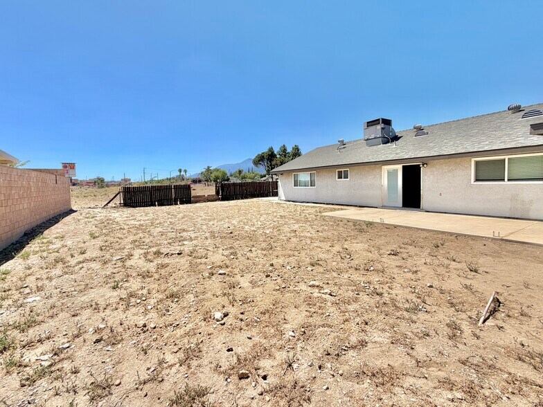 Building Photo - 1017 W Casmalia St