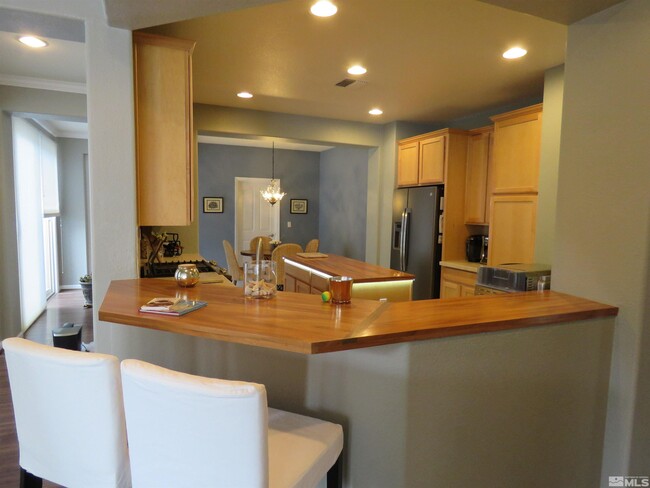 Building Photo - 480 Dartmoor Ct