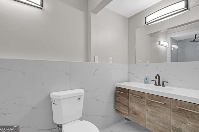 Building Photo - 1887 Shalimar Dr NE